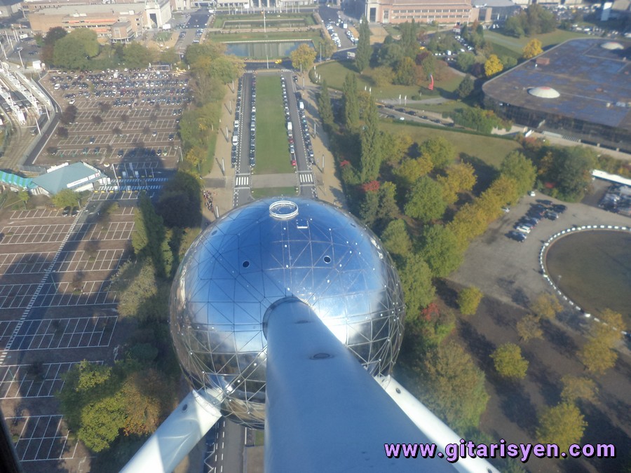 ATOMIUM KÜRELERİNDEN BİRİ - BRÜKSEL / BELÇİKA (2012)