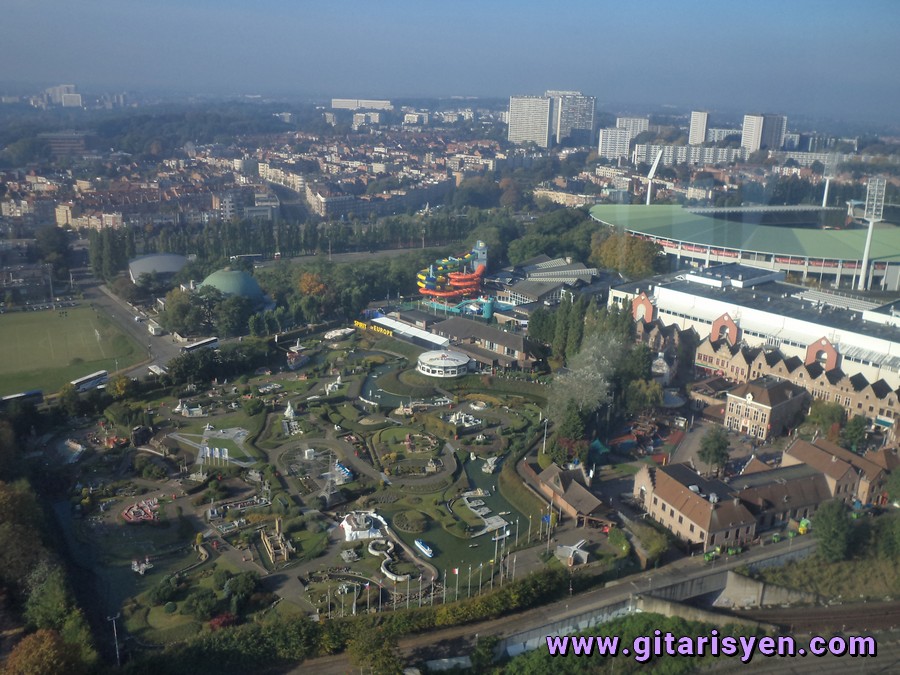 ATOMIUM'DAN HEYSEL'İN VE HEYSEL STADYUMU'NUN GÖRÜNÜŞÜ - BRÜKSEL / BELÇİKA (2012)