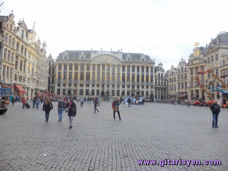 GRAND PLACE MEYDANI'NDA İNSANLAR - BRÜKSEL / BELÇİKA (2012)