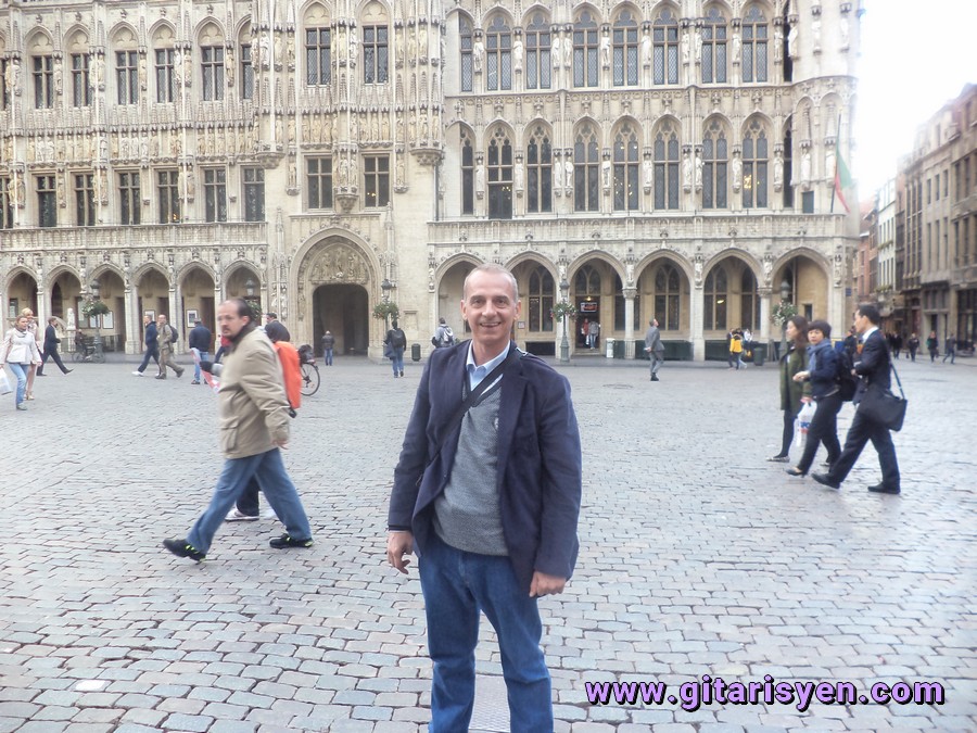 GRAND PLACE MEYDANI'NDA BEN - BRÜKSEL / BELÇİKA (2012)