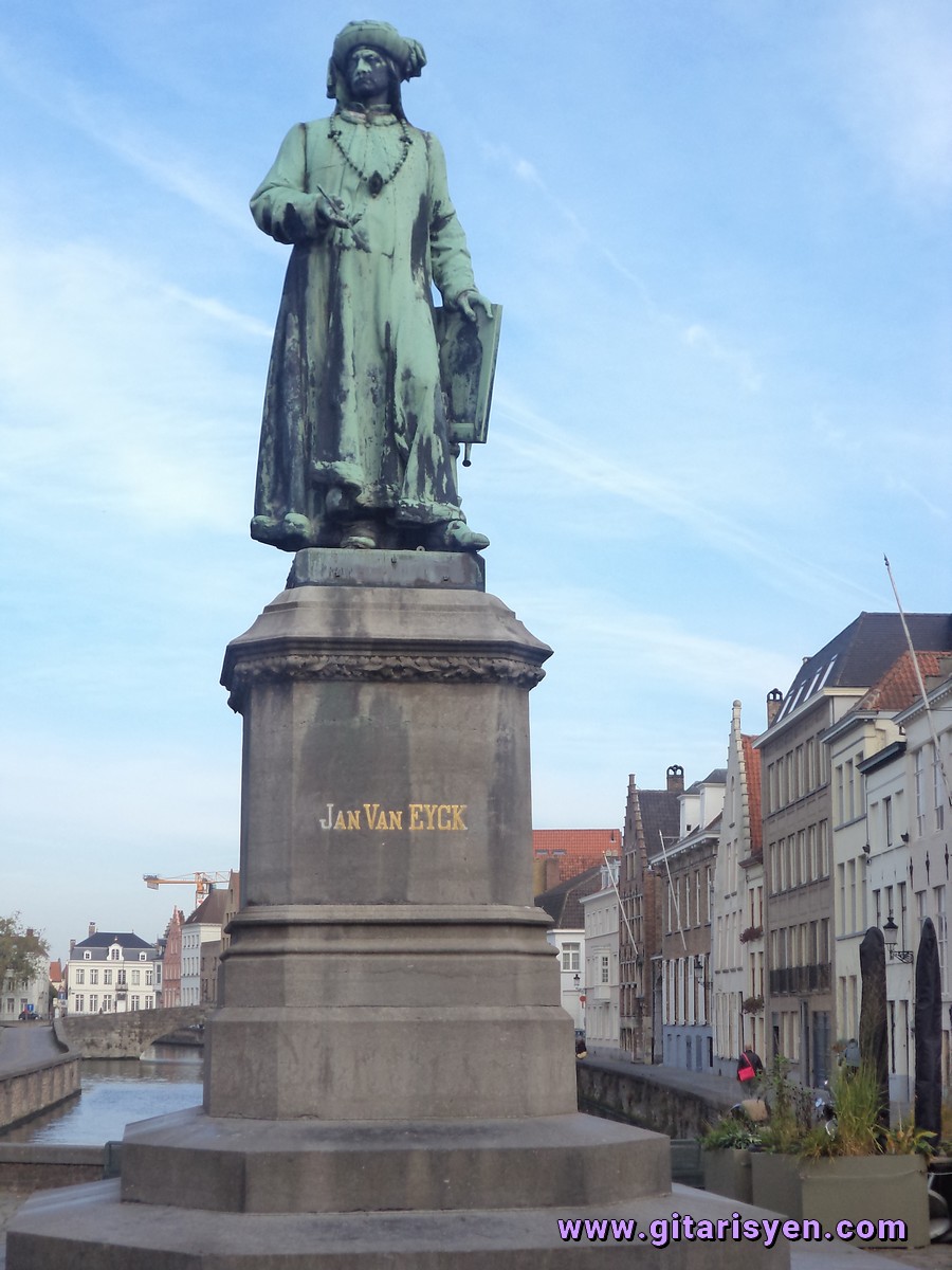 ÜNLÜ FLAMAN RESSAM JAN VAN EYCK'İN BRUGGE'DE BULUNAN HEYKELİ - BRUGGE / BELÇİKA (2012)